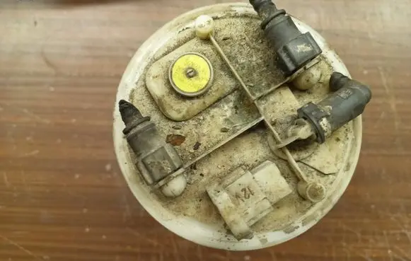 Renault Trafic II (X83) In-tank fuel pump 8200039546 8200039546B