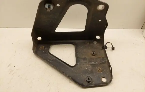 Fender mounting bracket