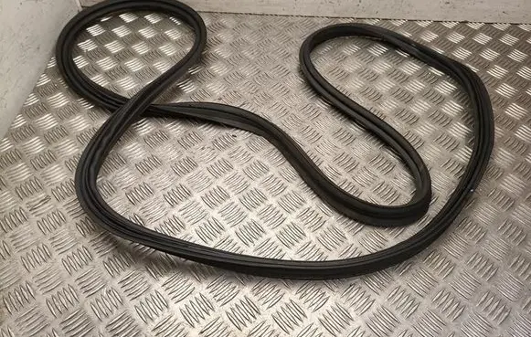 Toyota Prius (XV60) Rubber seal rear door