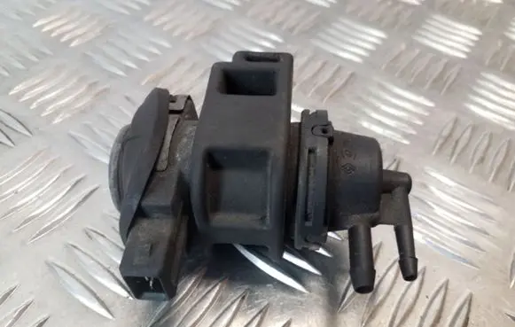 Nissan Juke I F15 Turbo solenoid valve 8200575400 8200661049