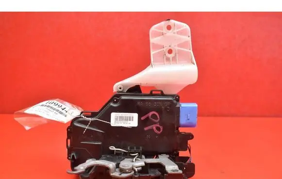 Volkswagen Caddy Front door lock 3D1837016AQ