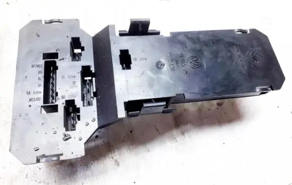Volkswagen PASSAT B5 Tail light bulb cover holder 3b9945257