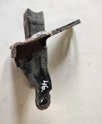 Peugeot 308 Engine mounting bracket 9680507080AA