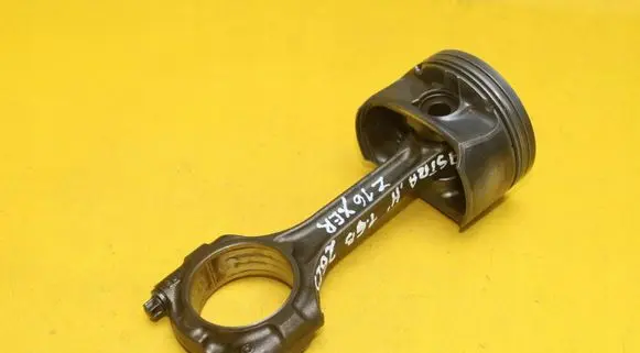 Opel Astra H Piston with connecting rod
