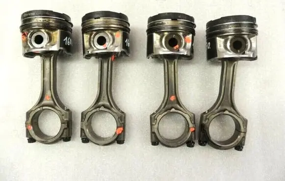 Toyota Avensis T250 Piston with connecting rod 131010R020