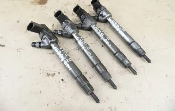 Mercedes-Benz Vito Viano W639 Fuel injector A6470700087