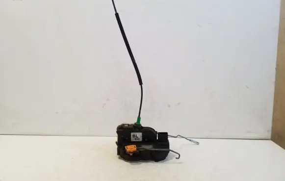 Opel Ampera Rear door lock 13579553