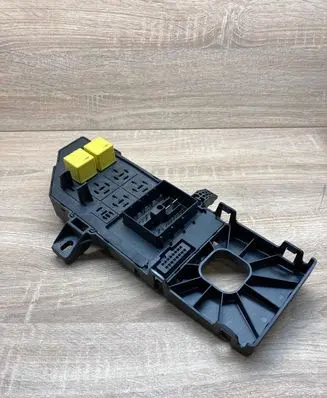Opel Vectra C Fuse module 24443147 518777016 460023260