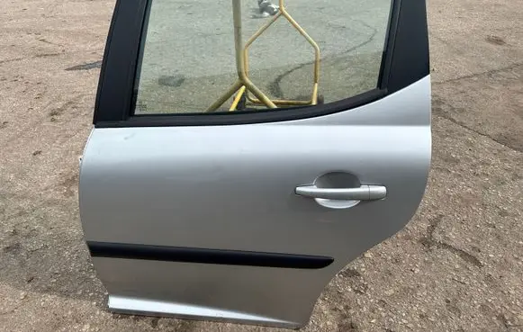 Peugeot 207 Rear door