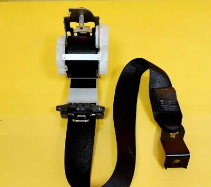 Opel Vectra C Front seatbelt 13146617F