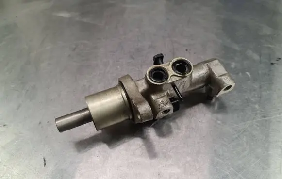 Peugeot 407 Master brake cylinder
