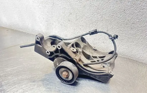 Opel Insignia A A/C compressor mount bracket 55562863 532274354