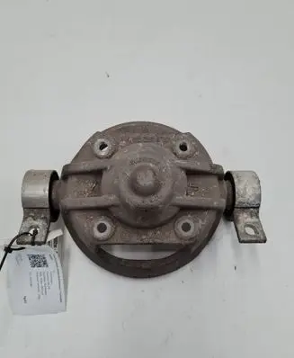 Volkswagen Touareg I Front shock absorber mounting bracket 7L0512345B