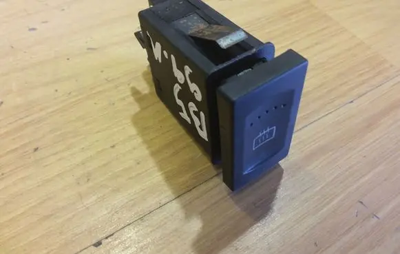 Volkswagen PASSAT B5 Windscreen/window heater switch 3B0959621C
