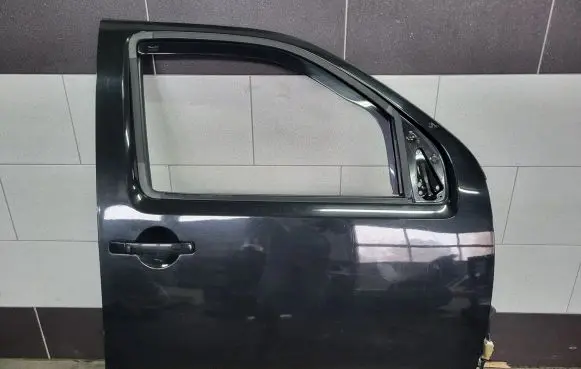 Nissan Pathfinder R51 Front door