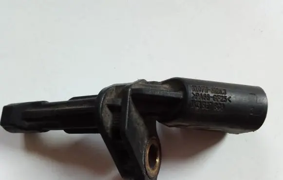 Volkswagen PASSAT B7 ABS rear brake sensor 10071161263