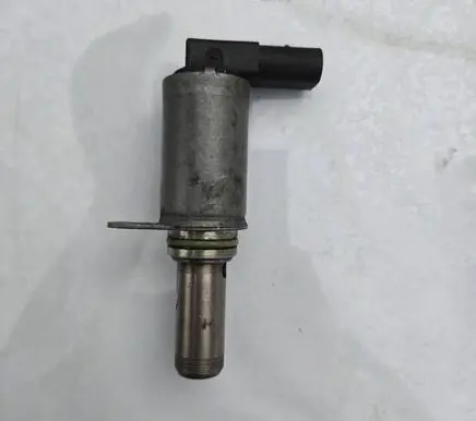 Volkswagen Touran I Camshaft vanos timing valve 03C906455 ZAW00002 13150339