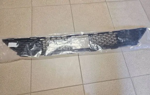 Chrysler 300C Front bumper lower grill 68227271AC