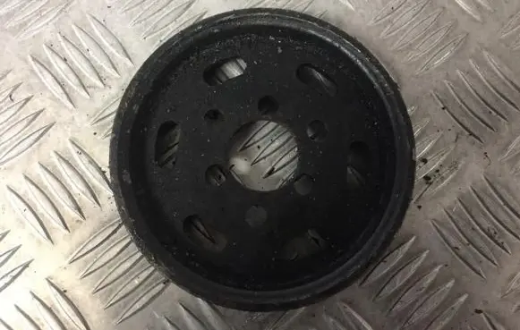 Volkswagen Golf IV Power steering pump pulley 038145255a