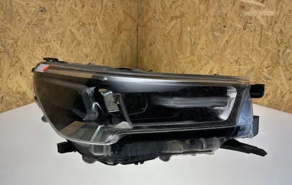 Toyota Hilux VIII Headlight/headlamp K1112K2