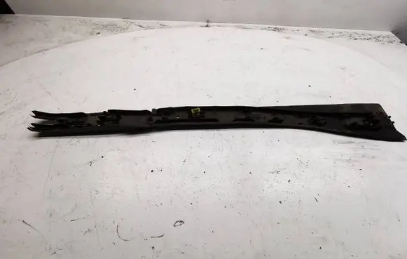 Center/middle under tray cover