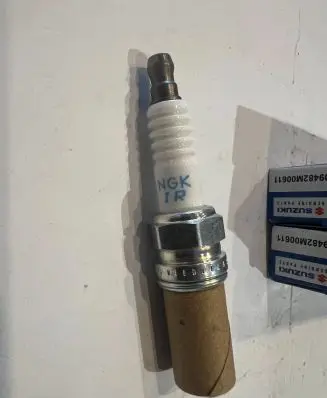 Suzuki Swift II Spark plug 09482M00611