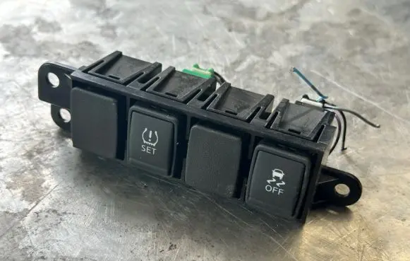 Nissan Juke I F15 TPMS reset button 