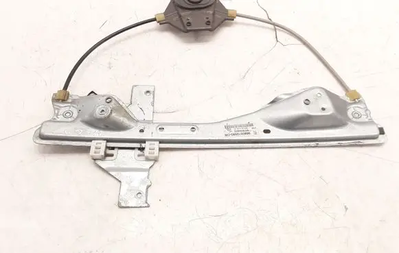 Rear door manual window regulator