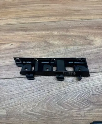 Volkswagen PASSAT B6 Front bumper mounting bracket F807184