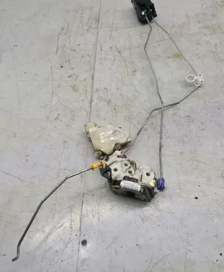 Nissan Almera Front door lock