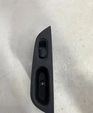 Nissan X-Trail T32 Electric window control switch 829604ce0a