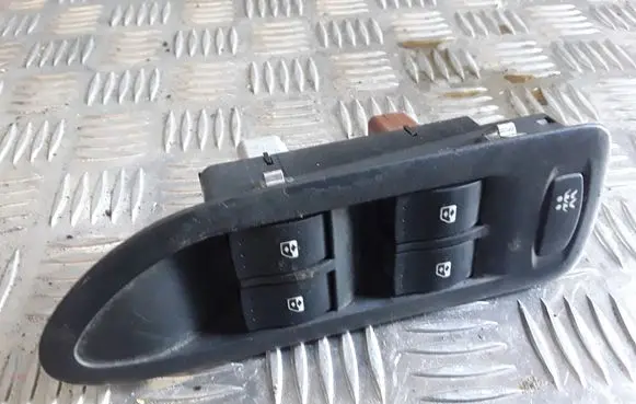 Renault Laguna II Electric window control switch 8200018985