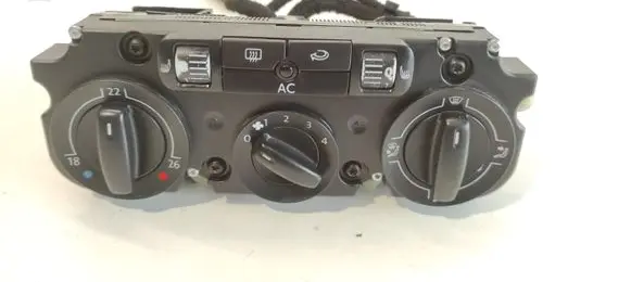 Volkswagen Touran I Climate control unit