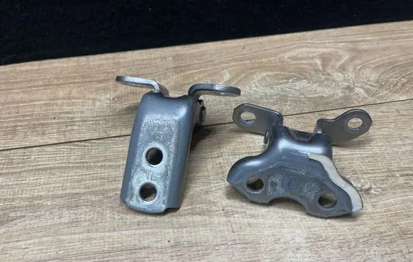 Toyota RAV 4 (XA50) Rear door lower hinge A046694