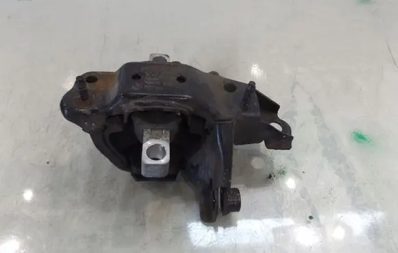 Volkswagen Polo Gearbox mounting bracket