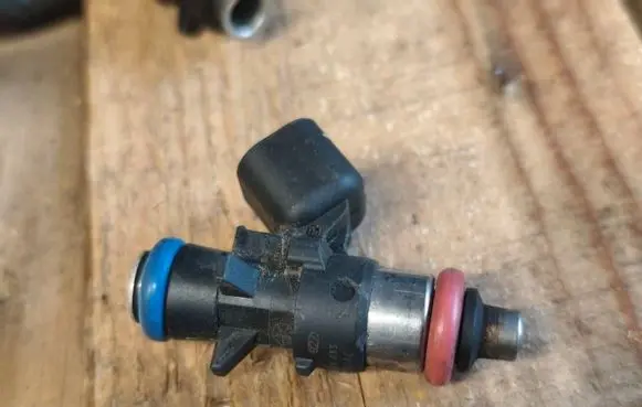 Chrysler Town & Country V Fuel injector 05184085AC