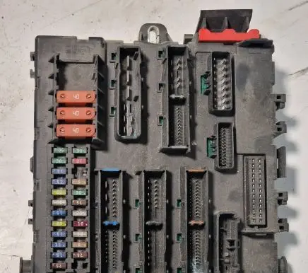 Opel Vectra C Fuse module 13112909 7055 12CEXA