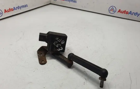 Headlight/headlamp level sensor