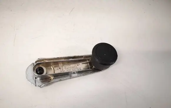 Volkswagen PASSAT B5.5 Front door window winding handle 443837581D