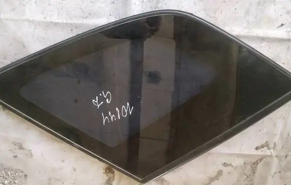 Suzuki Grand Vitara II Rear side window as2