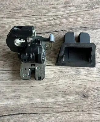 Audi A4 S4 B8 8K Tailgate/trunk/boot lock/catch/latch 8K9827505 M1107M