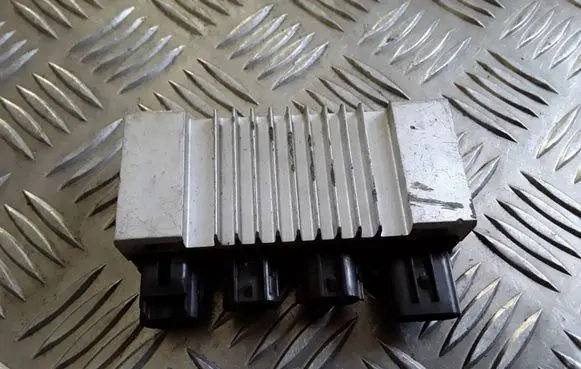 Toyota Avensis T270 Glow plug pre-heat relay 2855130010 1327000010