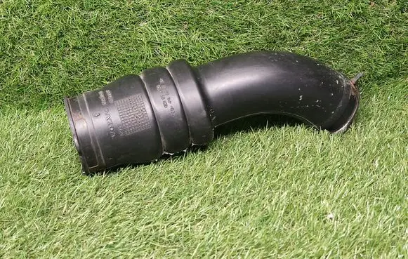 Volvo S60 Air intake duct part 08692401