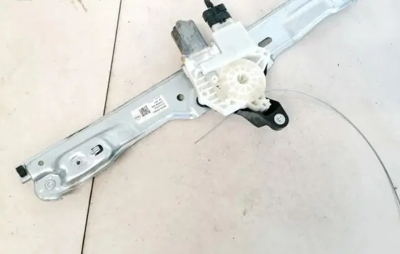 Nissan Qashqai Front door window regulator motor e06026102 e06026-102