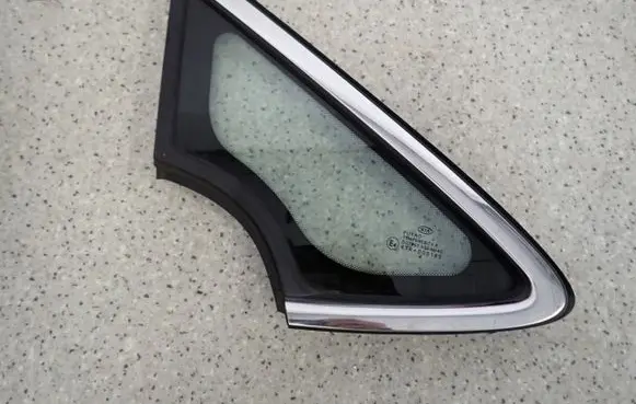 KIA Ceed Side middle window/glass 