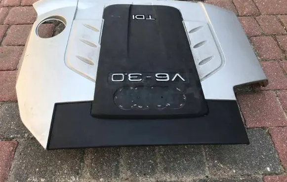 Audi Q7 4L Engine cover (trim) 4L0103925