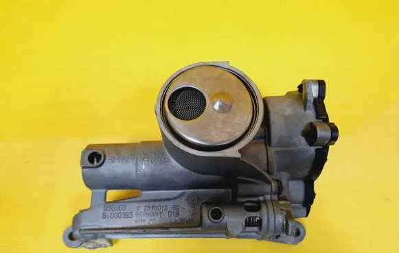 Mini One - Cooper Coupe R56 Oil pump V757601280