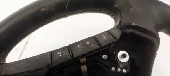Steering wheel buttons/switches