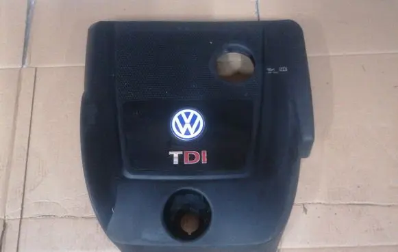Volkswagen PASSAT B5.5 Engine cover (trim) 038103925