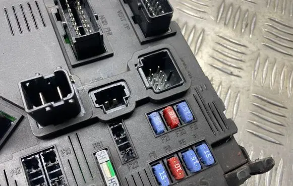 Peugeot 407 Comfort/convenience module BSIS0400 42484318 S120104500J